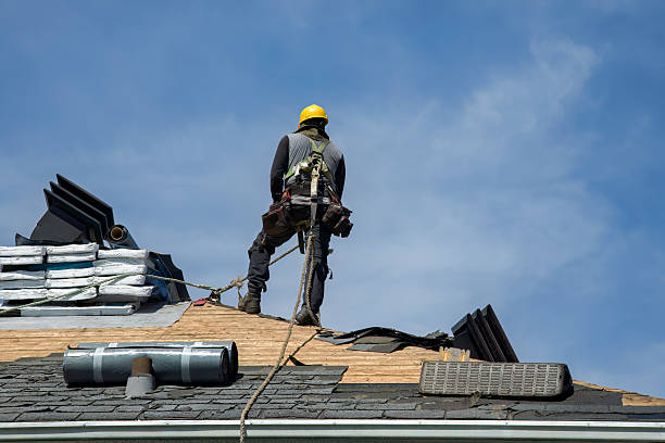 Professional Gutter Installation technician working in Lincoln Park, NJ